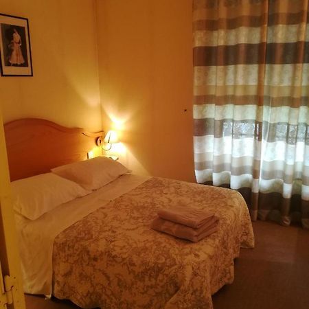 Hotel De La Place Liffol-le-Grand Экстерьер фото