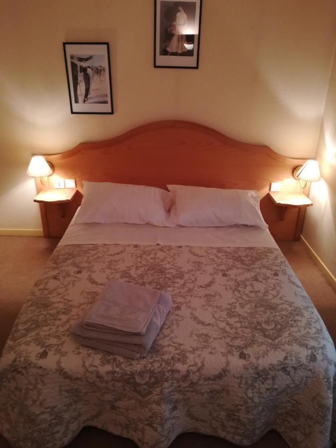Hotel De La Place Liffol-le-Grand Экстерьер фото