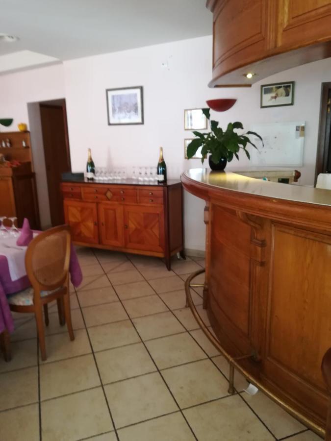 Hotel De La Place Liffol-le-Grand Экстерьер фото